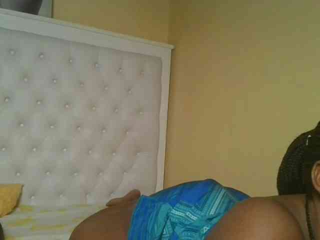 Queenlily25 webcam