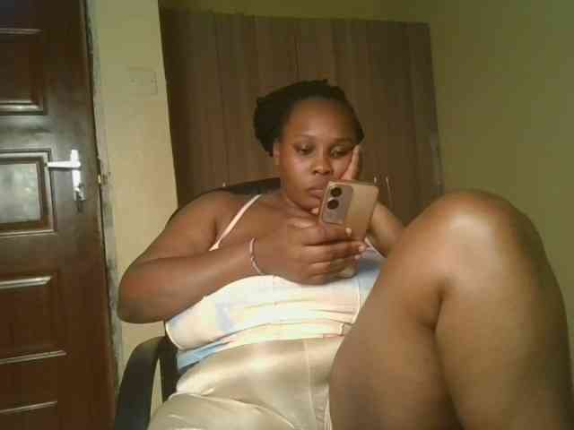 Queenlily25 webcam