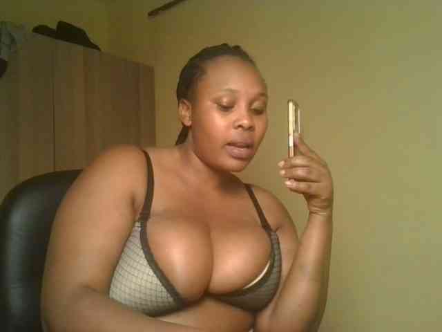 Queenlily25 webcam