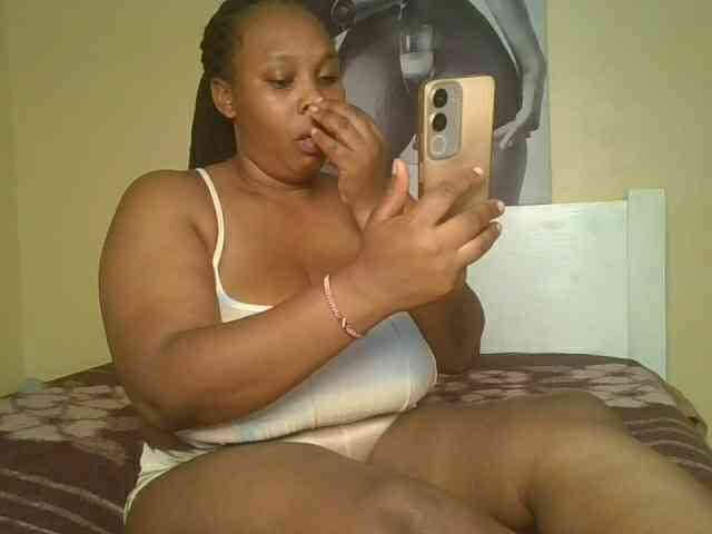 Queenlily25 webcam