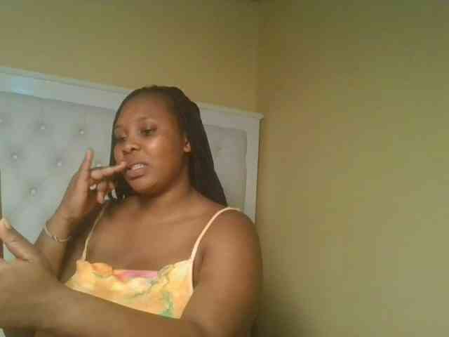 Queenlily25 webcam