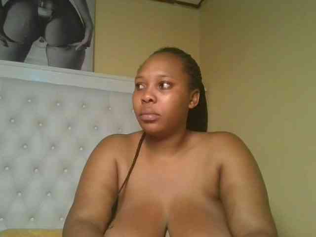 Queenlily25 webcam