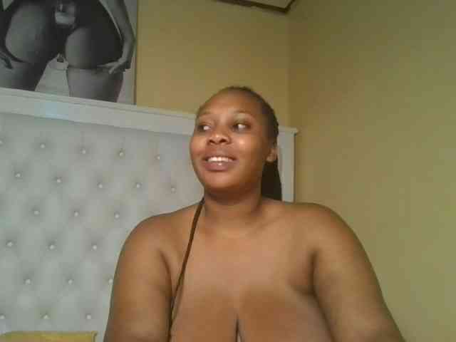 Queenlily25 webcam