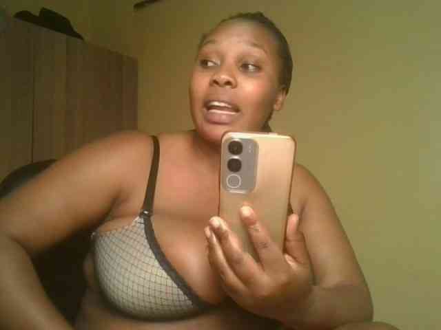 Queenlily25 webcam