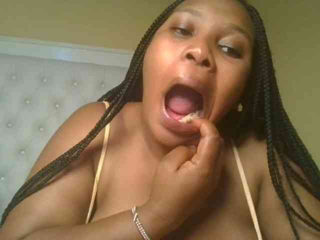 Queenlily25 webcam