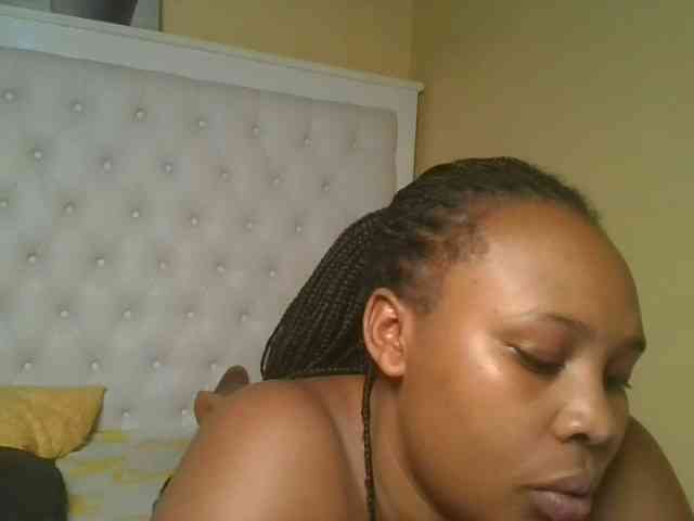 Queenlily25 webcam