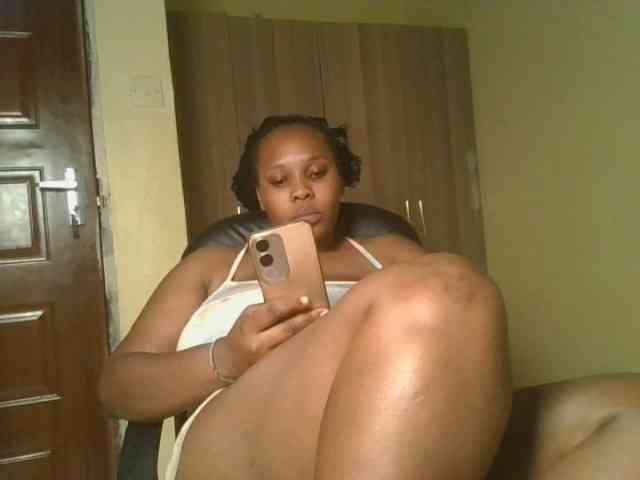 Queenlily25 webcam