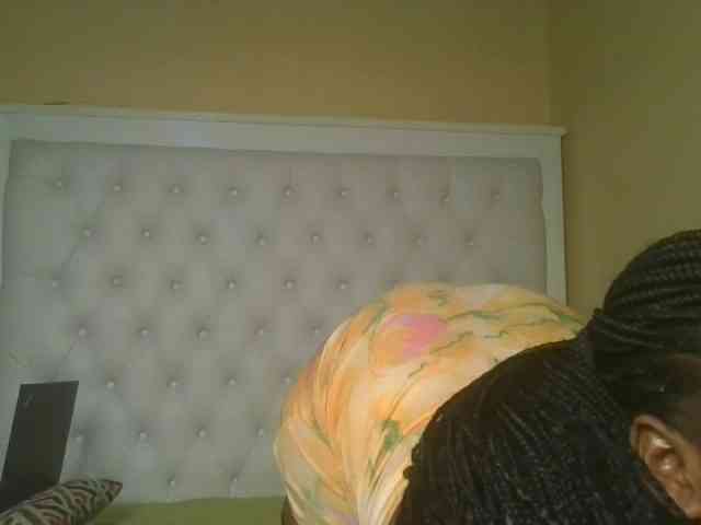 Queenlily25 webcam
