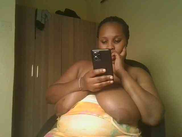 Queenlily25 webcam