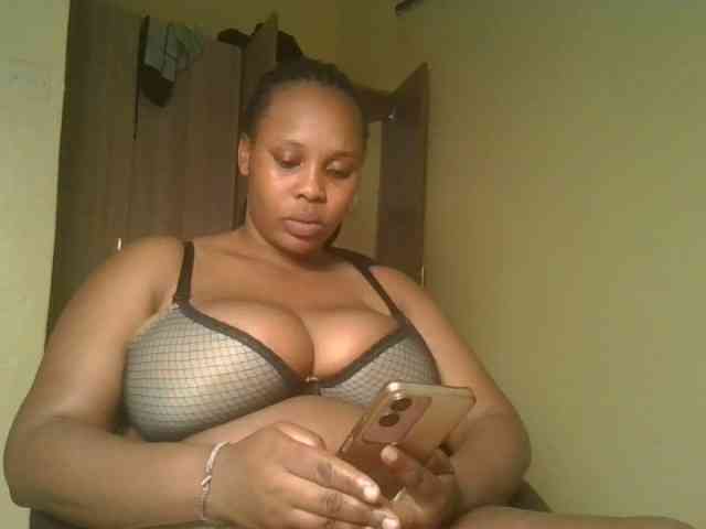 Queenlily25 webcam