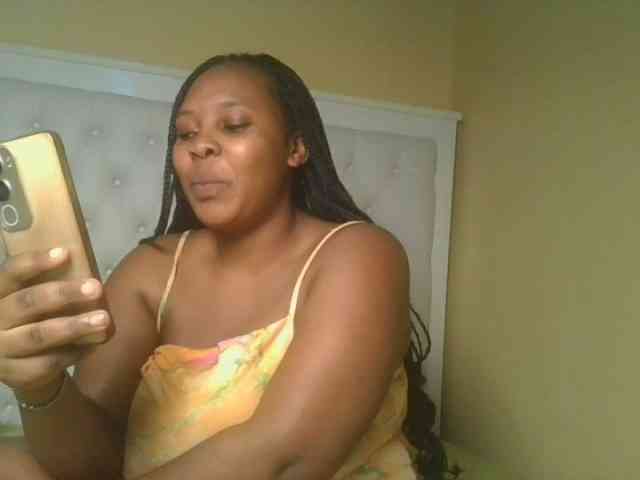Queenlily25 webcam