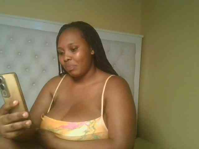 Queenlily25 webcam