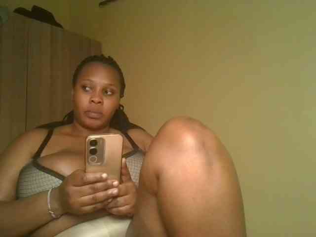 Queenlily25 webcam