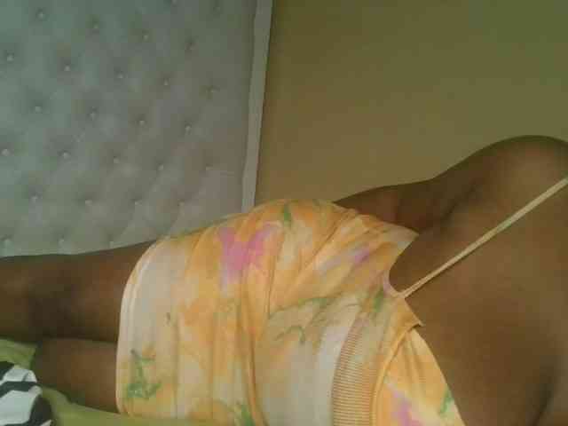 Queenlily25 webcam