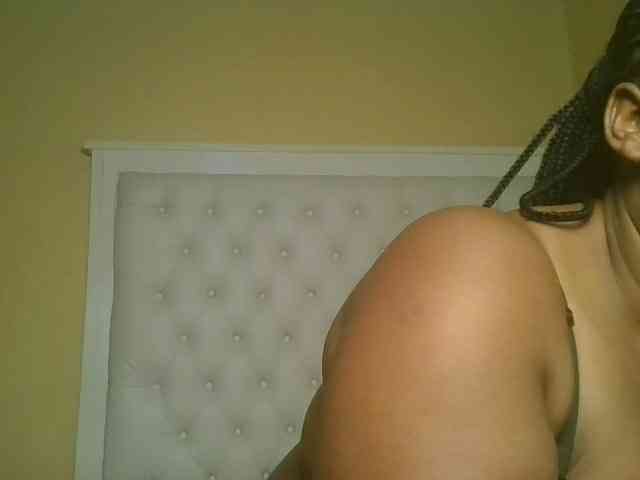 Queenlily25 webcam