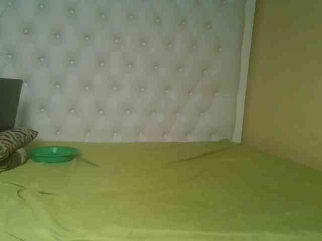 Queenlily25 webcam