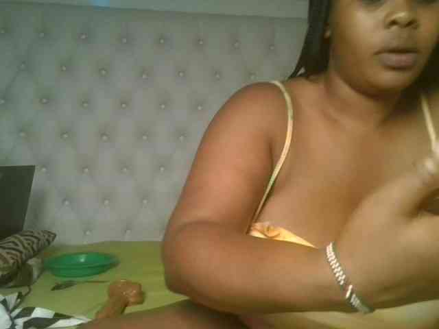 Queenlily25 webcam