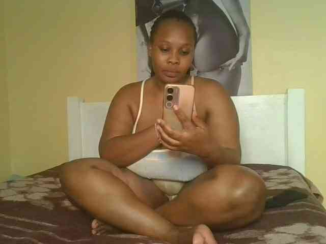 Queenlily25 webcam