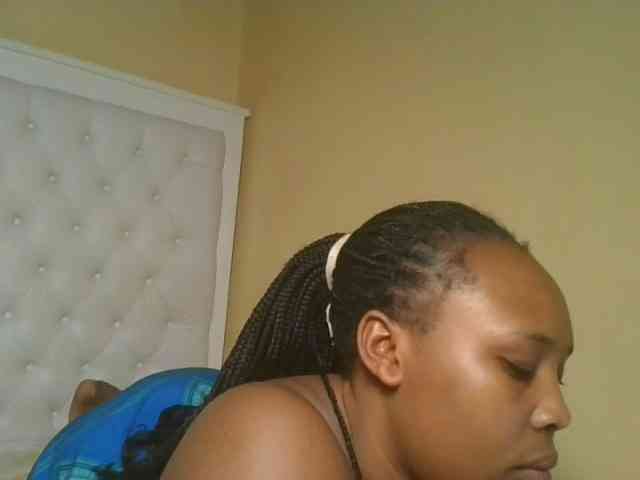 Queenlily25 webcam