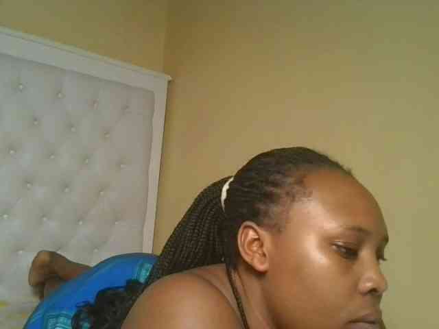 Queenlily25 webcam