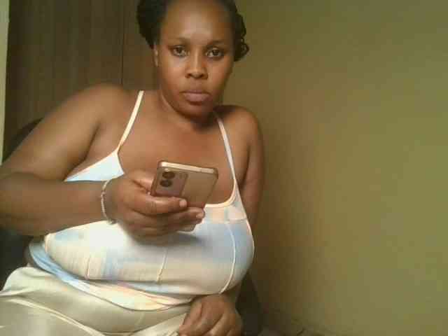 Queenlily25 webcam