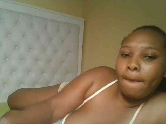Queenlily25 webcam