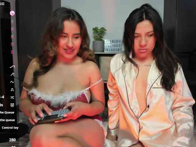 Sara-and-cami webcam