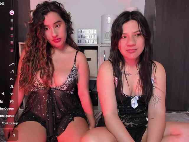 Sara-and-cami webcam