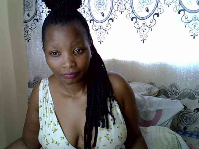 Sexxyqueenss webcam