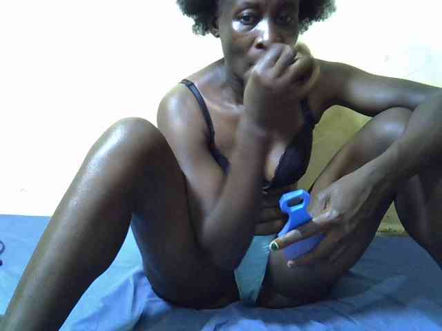 Preetypussie webcam