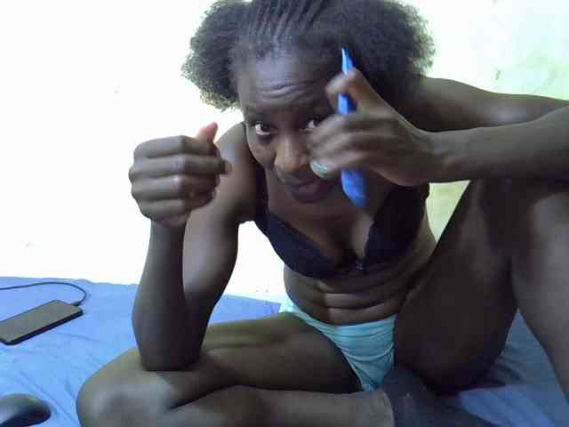 Preetypussie webcam