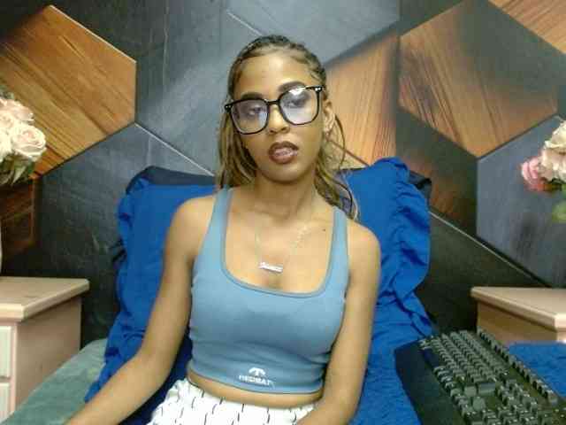 LilMisDiva webcam