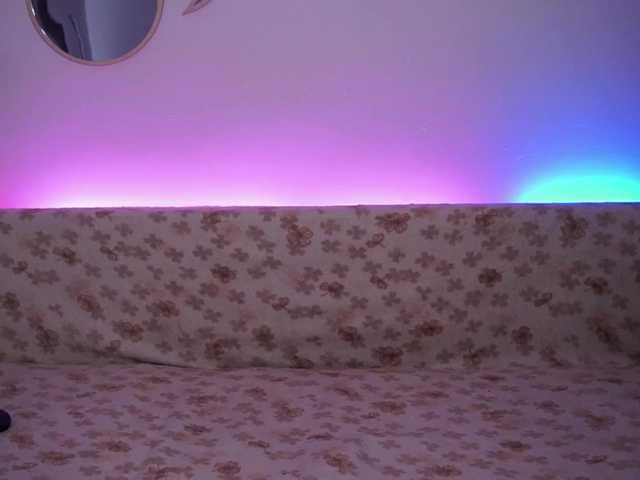 Vai a chattare su dahliacruzzz21 dahliacruzzz21