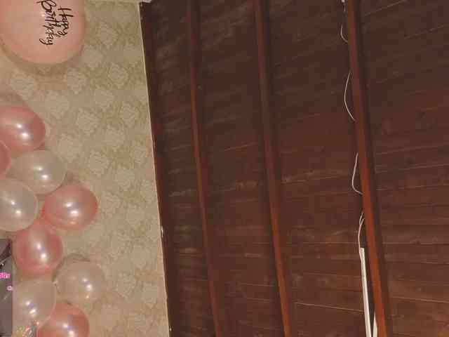 kimhilton- webcam