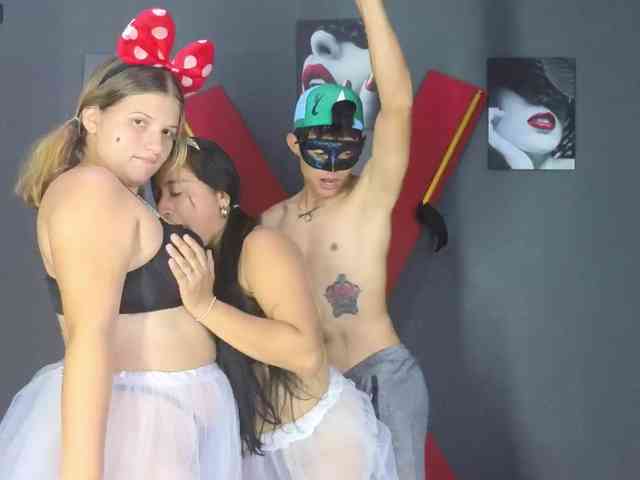 Camila-Hot-Latin webcam