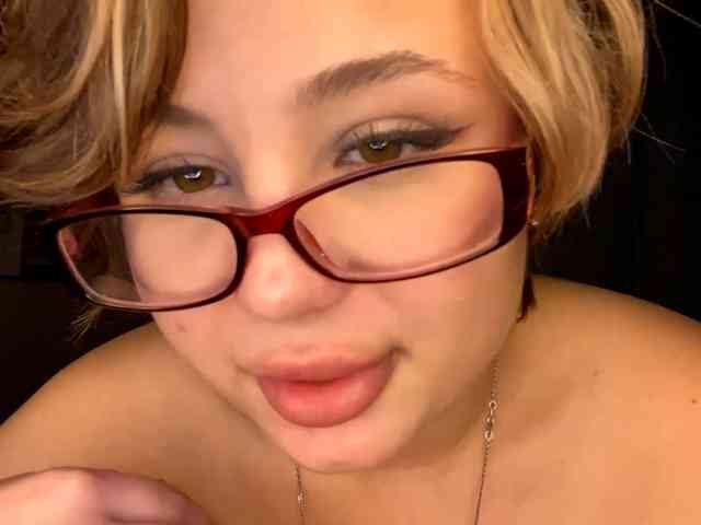 DomoniqueEdnie webcam