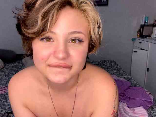 DomoniqueEdnie webcam