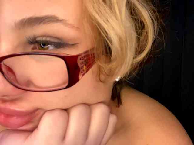 DomoniqueEdnie webcam