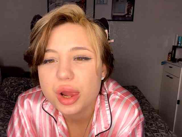 DomoniqueEdnie webcam