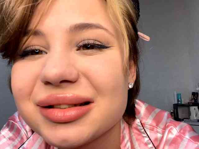 DomoniqueEdnie webcam