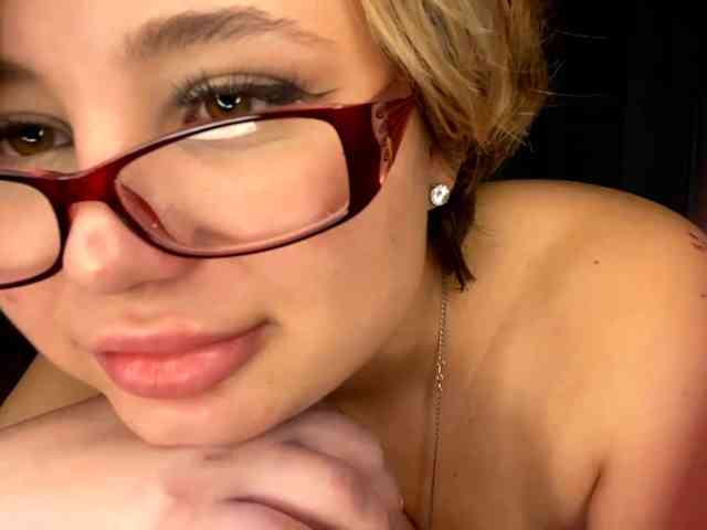 DomoniqueEdnie webcam