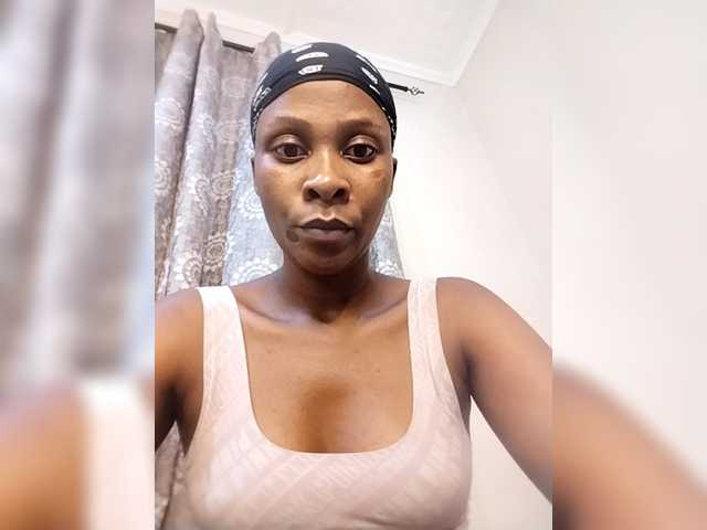 SnackQueen webcam