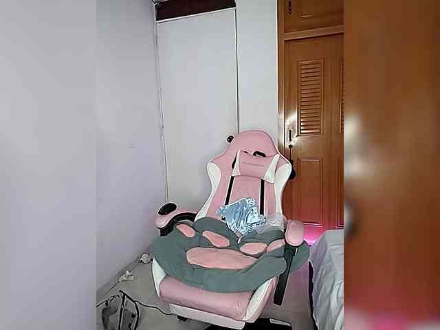 PeachRose webcam