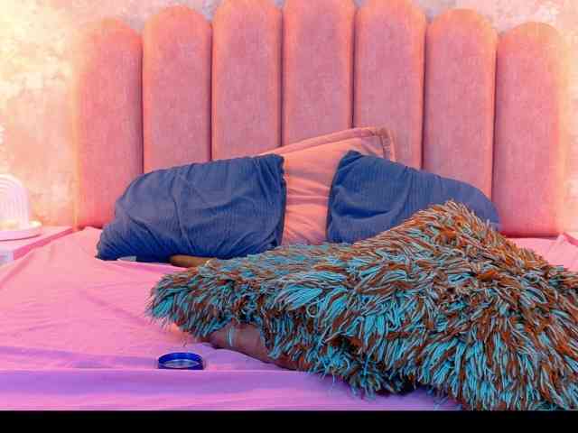 CamileJohnston webcam