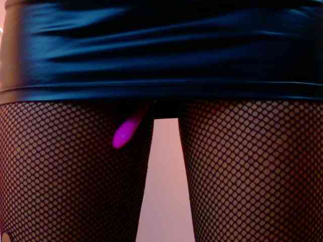 CamileJohnston webcam