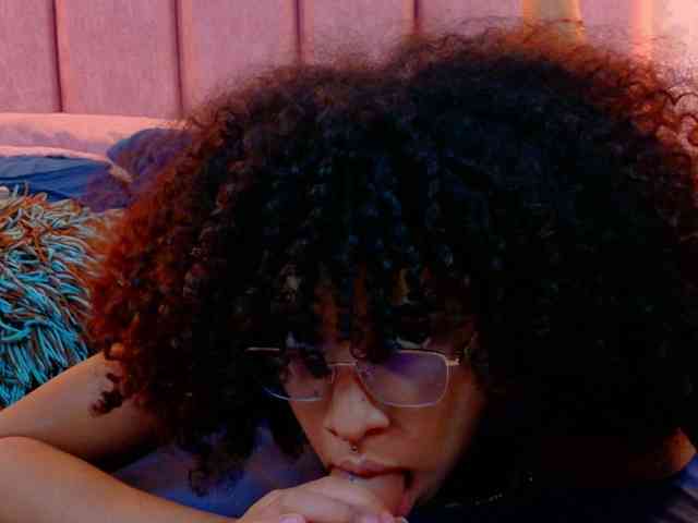 CamileJohnston webcam