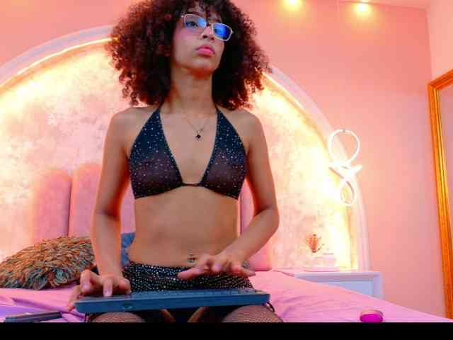 CamileJohnston webcam