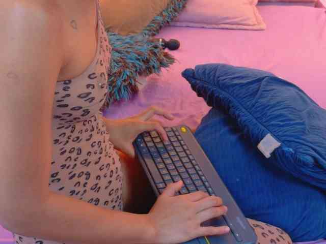 CamileJohnston webcam