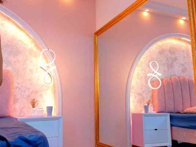 CamileJohnston webcam