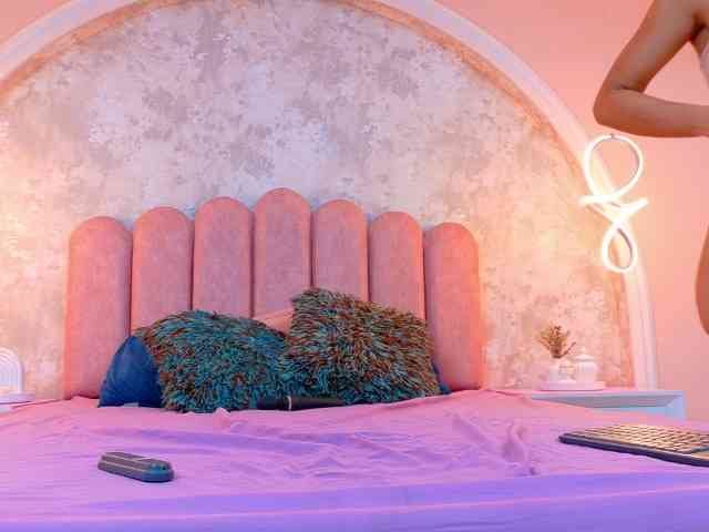 CamileJohnston webcam